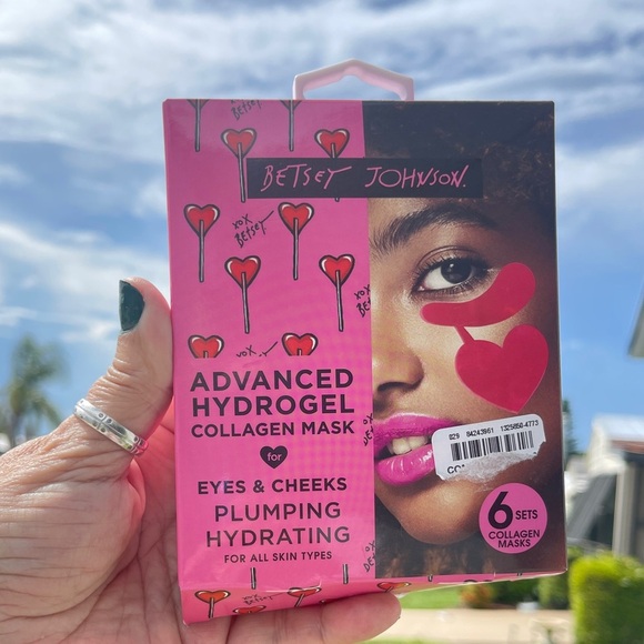 BETSEY JOHNSON Advanced Hydrogel Collagen Mask Set of 6 (total 12) - Picture 6 of 7